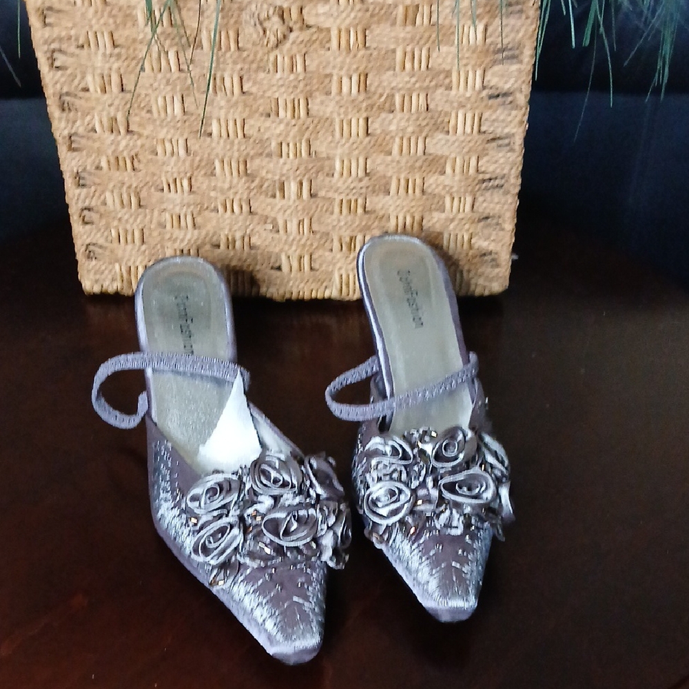 Chic Women's Gray Mules with Floral Accents